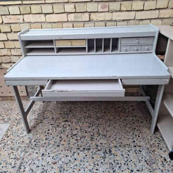 ميز دراسه للبيع السعر 100وبيه مجال مكاني بغداد حي الخطيب قرب الدولعي ***********
