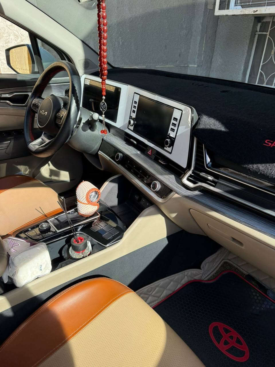 السلام عليكم سبورتج 2023 ماشيه 26 السياره بيهه طخه عله كد شبر بلجاملغ الامامي ومرجعه  pdr السياره نضيفه للاستفسار *********** السعر 220 وبيهه مجال
