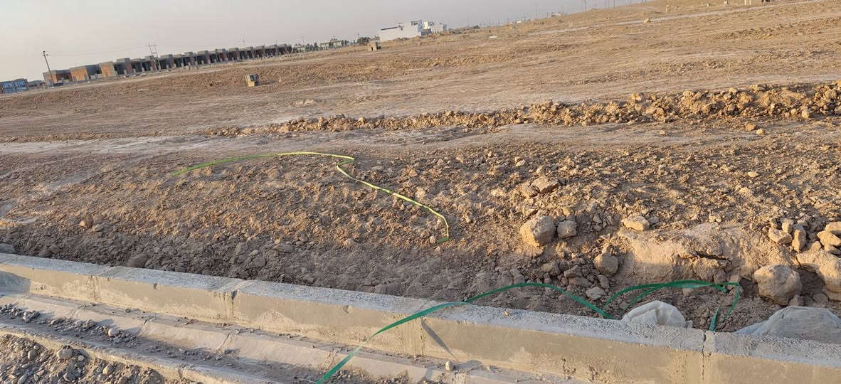 قطعة للبيع العنوان صياده 200 متر موقع تجاري سايدين المجمع الجديد بوابه كركوك  *********** للتواصل
