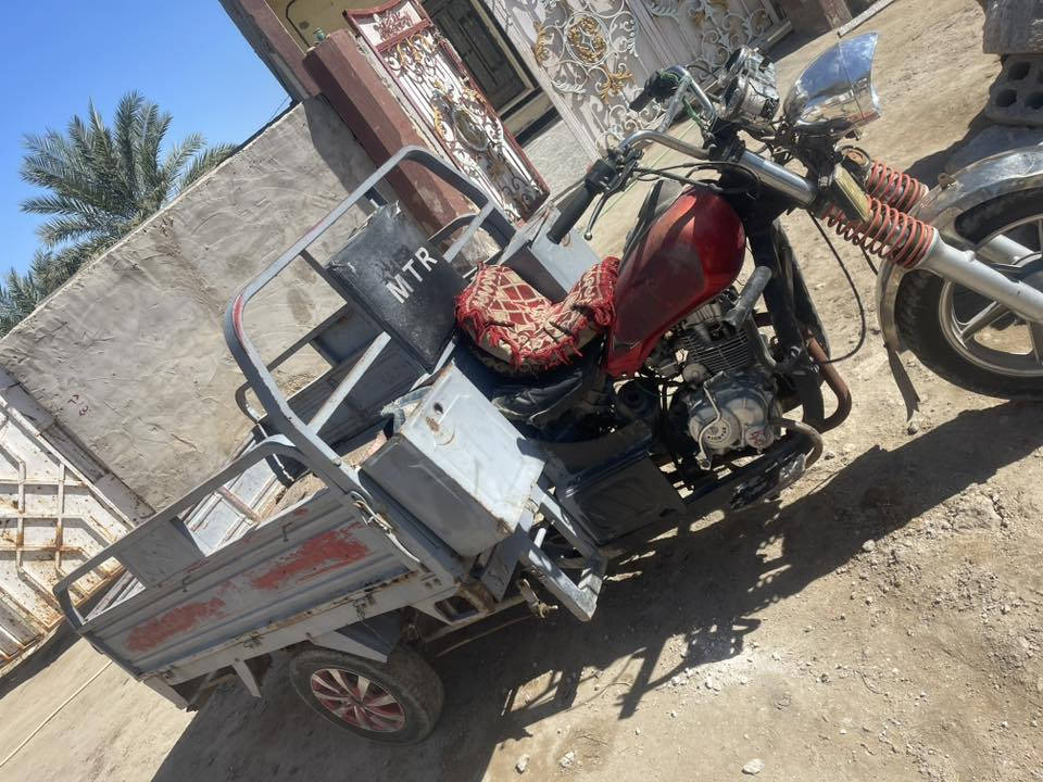 سلام عليكم ستوته البيع 2015 اوراق اصولي مكينه مال واحد ٢١  لوان احمر بس بديها صابغيه مكان بابل السعر ٨٠٠ وبيها مجال ***********  ركبتها طاكه ومسويها
