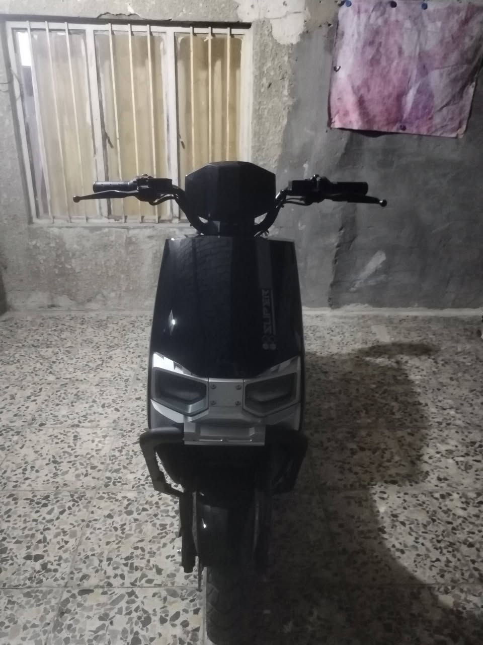 السلام عليكم

دراجة شحن للبيع موديل ٢٠٢٤

مواصفاتها بل شحنة الوحدة تمشيك ٨٠ كيلو متر

نضام D/R

بطاريات مسطحا ٦ بطاريات 

السرعة 110

السعر 900 وبيها مجال

للاستفسار راسلني واتساب فقط متواجد

***********
