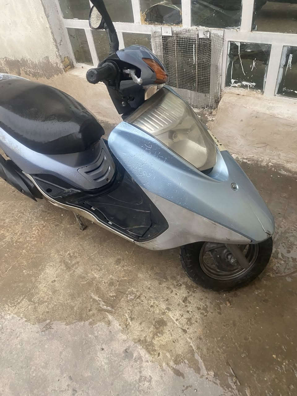 سلام عليكم دراجة بريز للبيع دراجة نضيفة سلف هندر السعر 550وبيها مجال مكاني بغداد ***********
