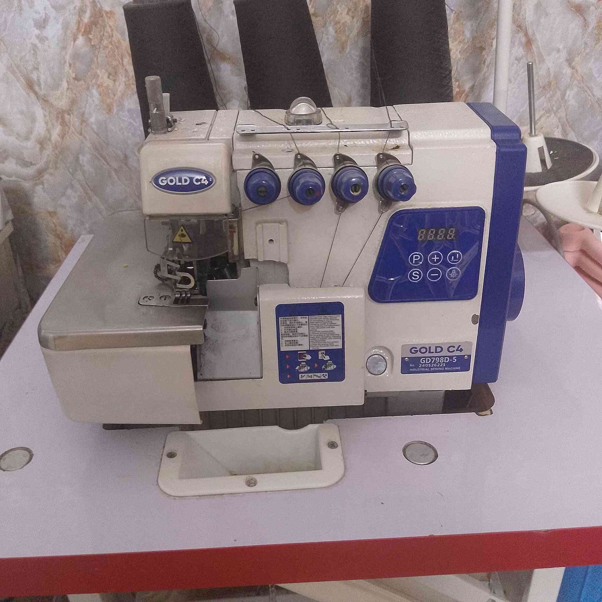 مكينه صناعيه استخدام شهر سعر300قفل ووفر صناعي خمسه خيط جنن سعر 430قفل سبب البيع اريد اشيل ماكو مكان ***********

