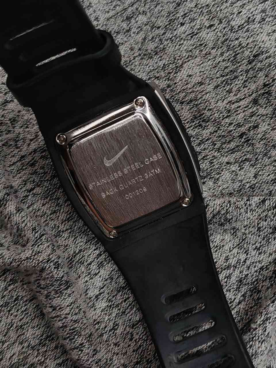 ساعة نايك اصلي النظافة  و التفاصيل واضحة بالصور 
قطعة نادرة
السعر ٦٥ الف
المهتم يتفضل


**إذا كنت صاحب هذا الإعلان وتريد حذفه لأي سبب، رجاءا أرسل رسالة إلى الدعم الفني**