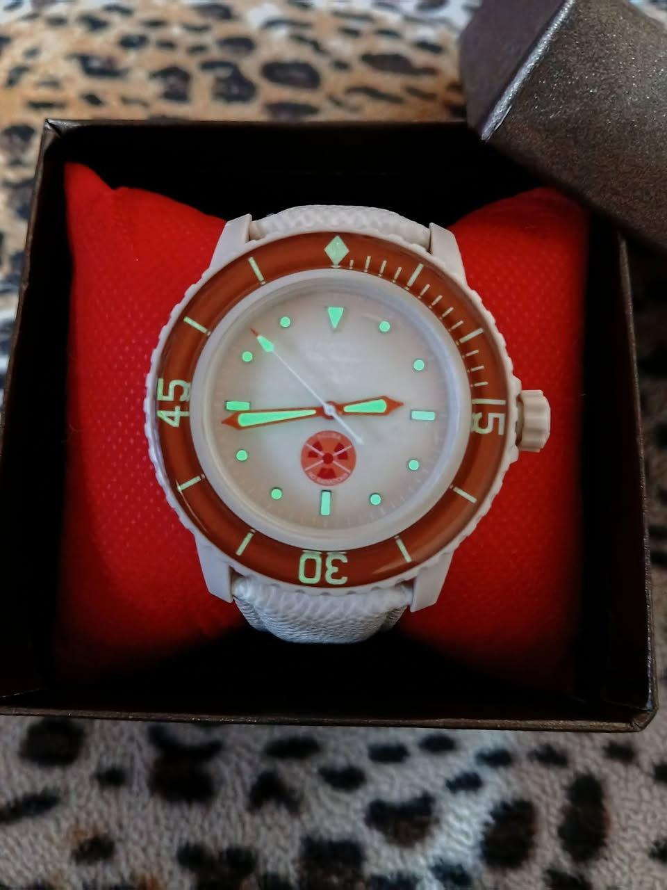 ساعه ماركة سواتش باتري  بهذا الشكل باله امزون سعره ٢٥ الف مع توصيل متواجد على خاص


**إذا كنت صاحب هذا الإعلان وتريد حذفه لأي سبب، رجاءا أرسل رسالة إلى الدعم الفني**