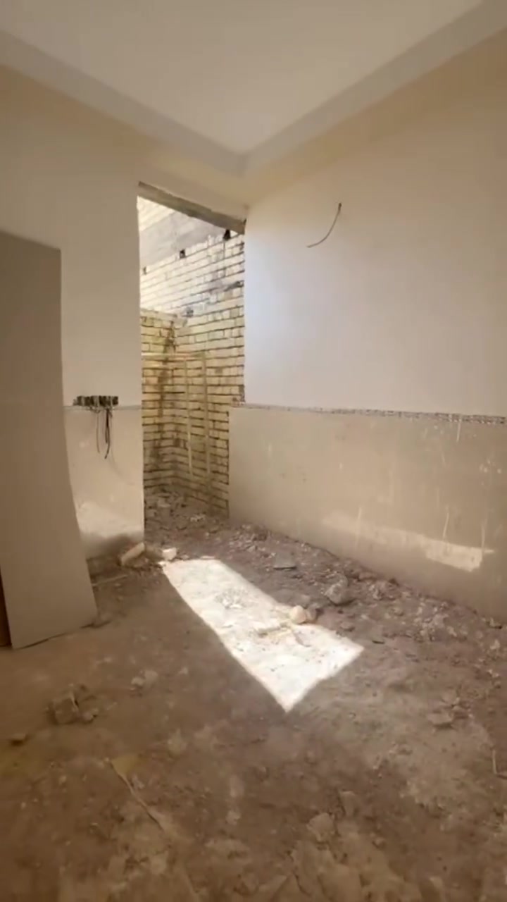 🏡 من المخطط.. إلى جمالية التشطيب النهائي والتسليم! 🔑✨
​لكل من يبحث عن الفخامة والنظافة في أدق تفاصيل بيته؛ مكتب أُسس كربلاء للمقاولات العامة يضع بين أيديكم لقطات حية من لمساتنا الأخيرة في تشطيب وتجهيز منازل أهلنا الطيبين في (كربلاء، النجف، والحلة).
​التشطيب عندنا ليس مجرد صبغ وأرضيات، بل هو لوحة هندسية متكاملة نهتم فيها بـ:
​الدقة والاتقان: إنهاء أعمال اللبخ، البورك، والديكورات الحديثة (الجبسم بورد والإنارة المخفية) بأيدي أمهر الفنيين.
​المواد النخب الأول: اختيار أرقى أنواع السيراميك، البورسلين، والصبغ المقاوم للظروف الجوية.
​تأسيسات متكاملة: تشطيبات دقيقة للمنظومات الكهربائية والصحية لضمان راحة بالكم لسنوات طويلة.
​💎 ليش تختار "تسليم المفتاح" مع أُسس كربلاء؟
​إشراف هندسي 100%: نتابع تفاصيل الإنهاءات خطوة بخطوة لضمان خلوها من أي عيوب تجارية.
​أسعار تنافسية وثابتة: نبدأ معكم من 350 ألف دينار للمتر للتشطيب المتكامل.
​ضمان مالي وقانوني: نلتزم بنظام الدفعات المريح (4 دفعات) وعقود رسمية مع وصولات أمانة تحفظ كامل حقوقك.
​📞 تواصل مع المندوب الآن لترتيب كشف مجاني على أرضك وحساب التكلفة (اتصال أو واتساب):
***********
​🏢 مقر وموقع مكتبنا الرئيسي: كربلاء المقدسة - حي الإطارات - مقابل مجمع الحسناوي التجاري.
​#أسس_كربلاء #تشطيب_فلل #تسليم_مفتاح #مقاولات_العراق #ديكورات_مودرن #كربلاء #النجف #الحلة #بناء_بيوت
