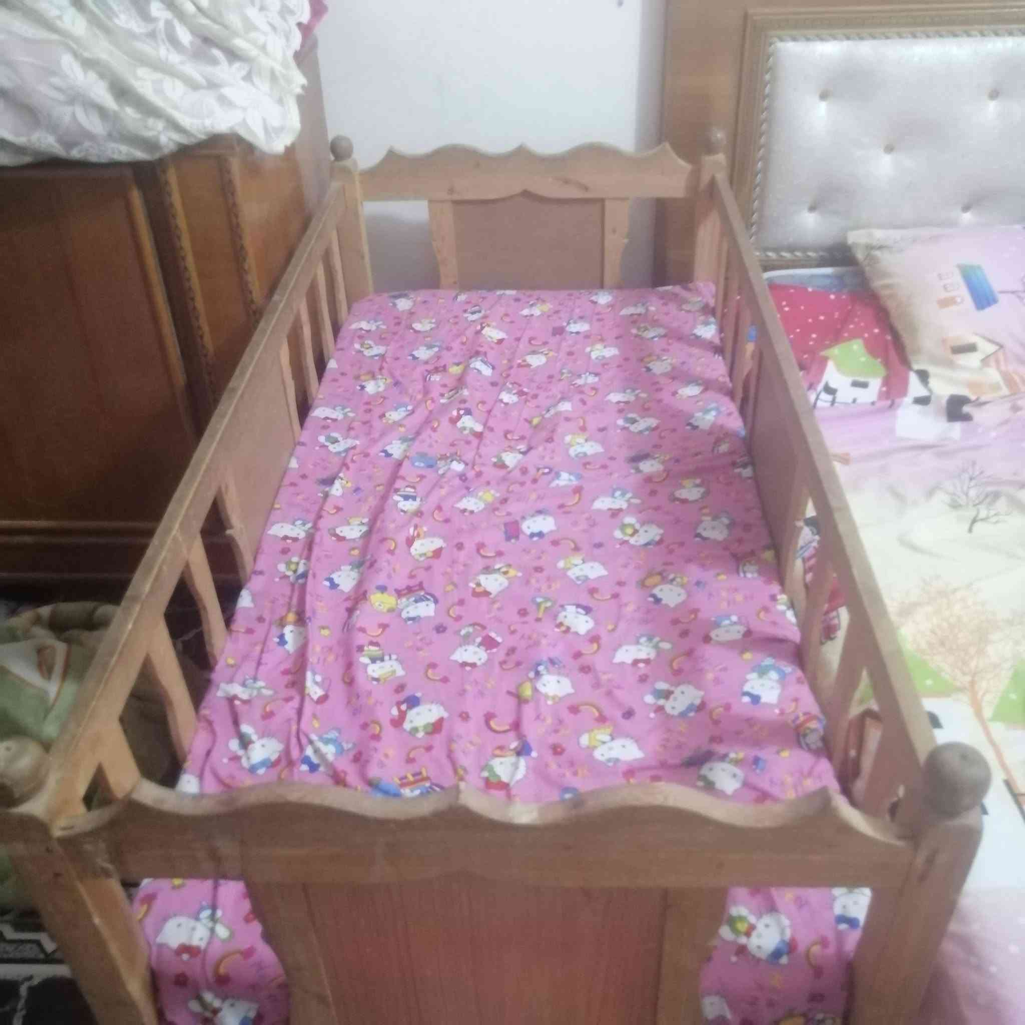 غراض للبيع جرباية وميز مراية  وكاروك خشب وفاترينة مع تحفيات  ومبردات عدد ٢ وبوفيات عدد٢ للبيع سعر مناسب جدآ للاستفسار الاتصال على الرقم ***********
