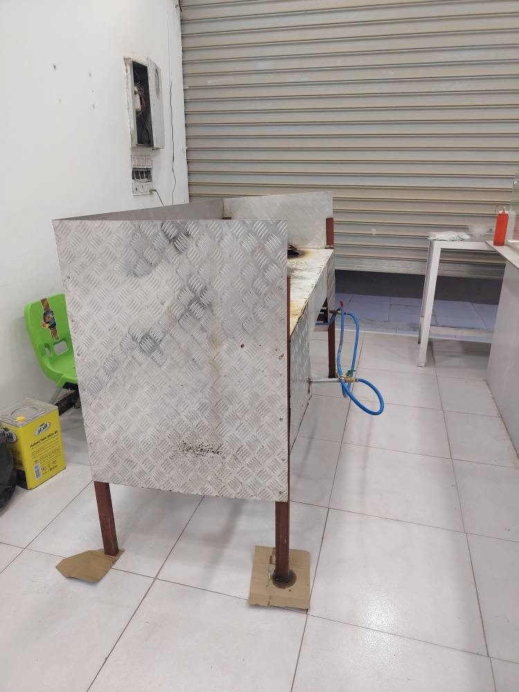 للبيع الشراي يتصل ***********
قلاية فلافل 
قلاية برگر 
مثرامة حجم 22 
ثلاجة حجم كبير كونكورد
ميز جام خانة  مترتين ب متر L عمارة, ميسان
