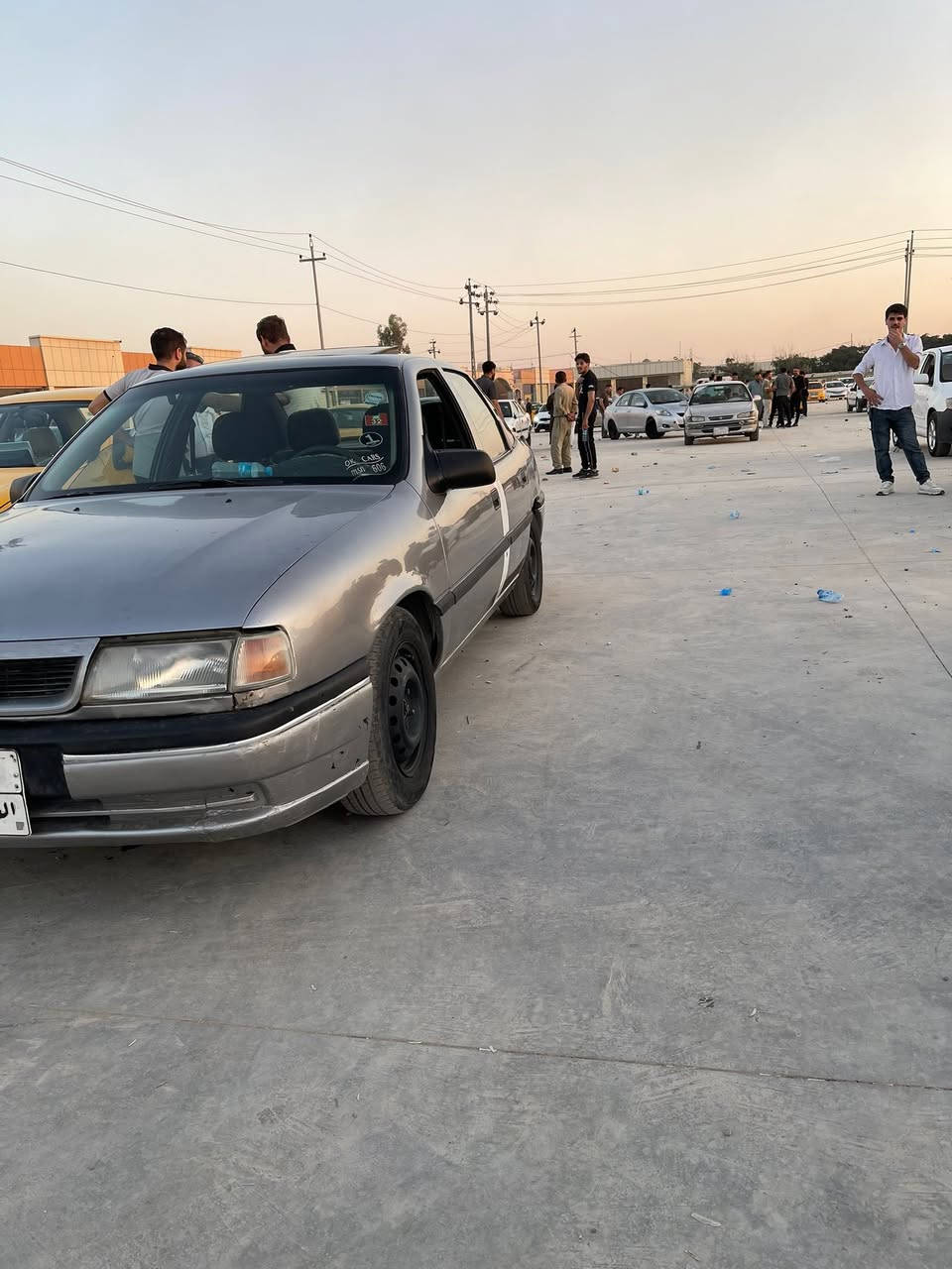 للبيع بدون مراوس فكترا لون رساسی حجم 18 كير عادي موديل 91   محرك وكير بالشرط صدر ودوشمة جديد باتري جديد تايرات جدد السعر 33 مكاني كركوك
***********
***********
