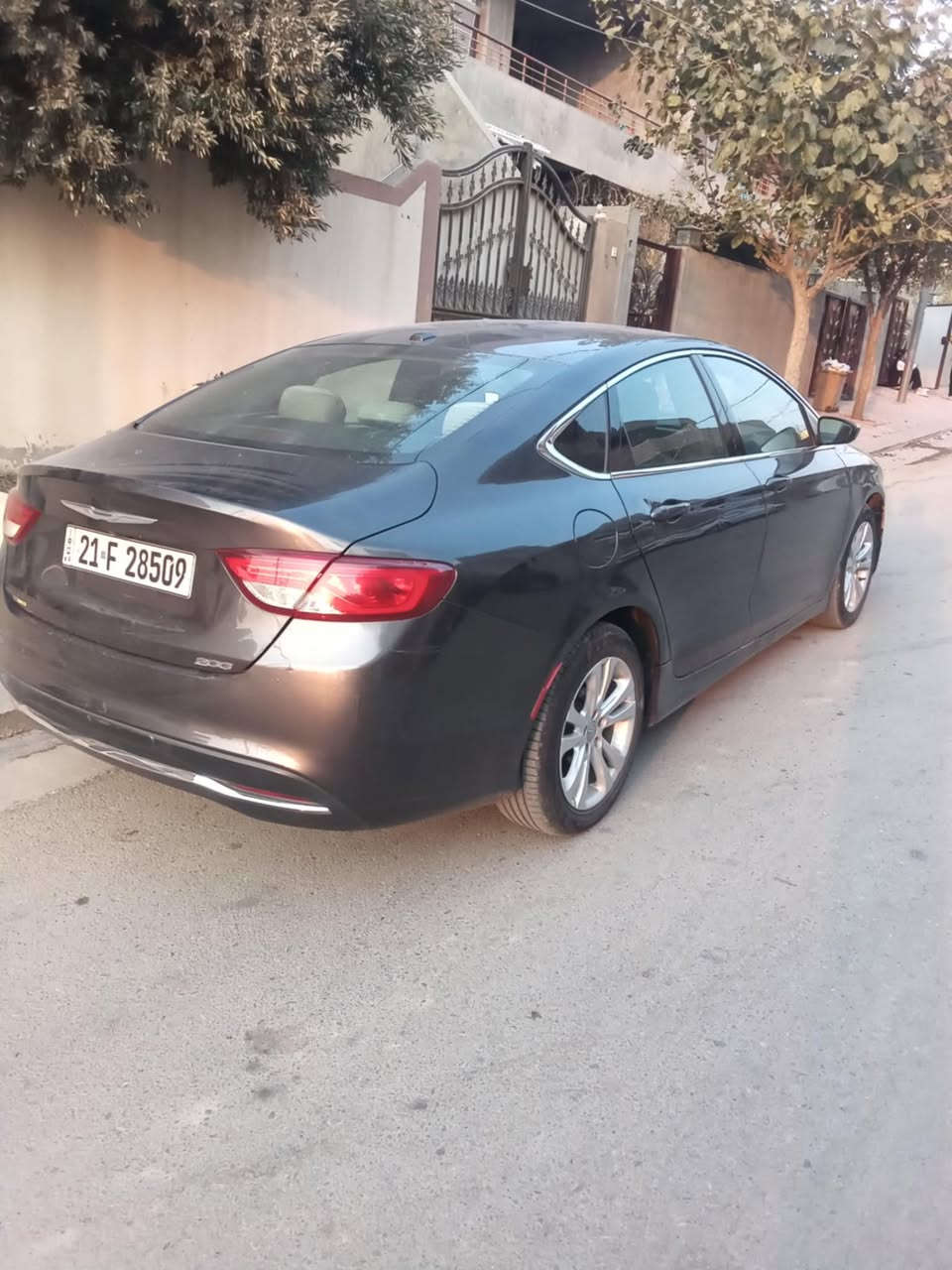 سلام عليكم سي 200 موديل 16 للبيع فقط مكينه 2400 مابيها صبغ فقط بارد بل الماكن الي موضحه في الصوره وبدون دواخلي مواصفات عاديه لون نفطي مكاني السياره بغداد السعر 98 
للستفسار اتصل ***********
