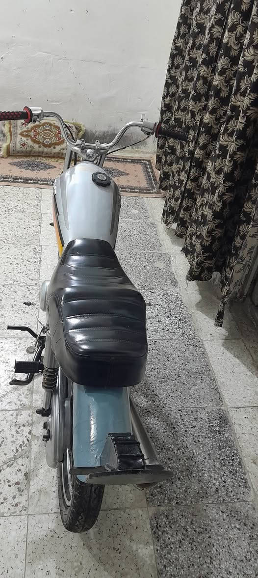 السلام عليكم مرخصة الادمن
دراجه اربعه كير تعمير كله جديد عده دبلات الوره مابدلتهن والباقي كله جديد دراجه نضافتهه شوفت عينك فول شلعه ومعدل شرط اصعد اربعه واطالع بيهه مكاني نجف السعر ٣٥٠ وبيهه مجال دراجه ادوات. ادوات الشراي بي خير ويدلل اتصل وخادم ***********
