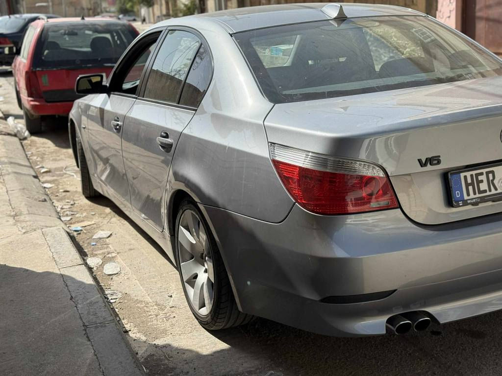 bmw 530 
بۆ فڕۆشتن 
جاو برۆ 
مۆدیل 2005 
مەکینەی 530 نۆزڵ کورت 
فول موسەفات 
سلاید 
کوشن جلد 
بێ بۆیاخ 
تەبرید مەزبوتە 
کارەبای کامل ئیشەکات 
 گێرو مەیکنیەی شەرت
شاشە گەورە 6 سیدی 
20024 داخڵ بوە 
164 مایل ڕۆشتوە 
مواسەفات ئەمریکی 
کۆنترۆڵە 
موسو بڕاوە دەعمو لێدراو بەشەرت 
سعر 88 گەڵاو کەمێ مەجال 
شوێن هەڵەبجەی شەید
ژم *********** حلبجة, السليمانية
