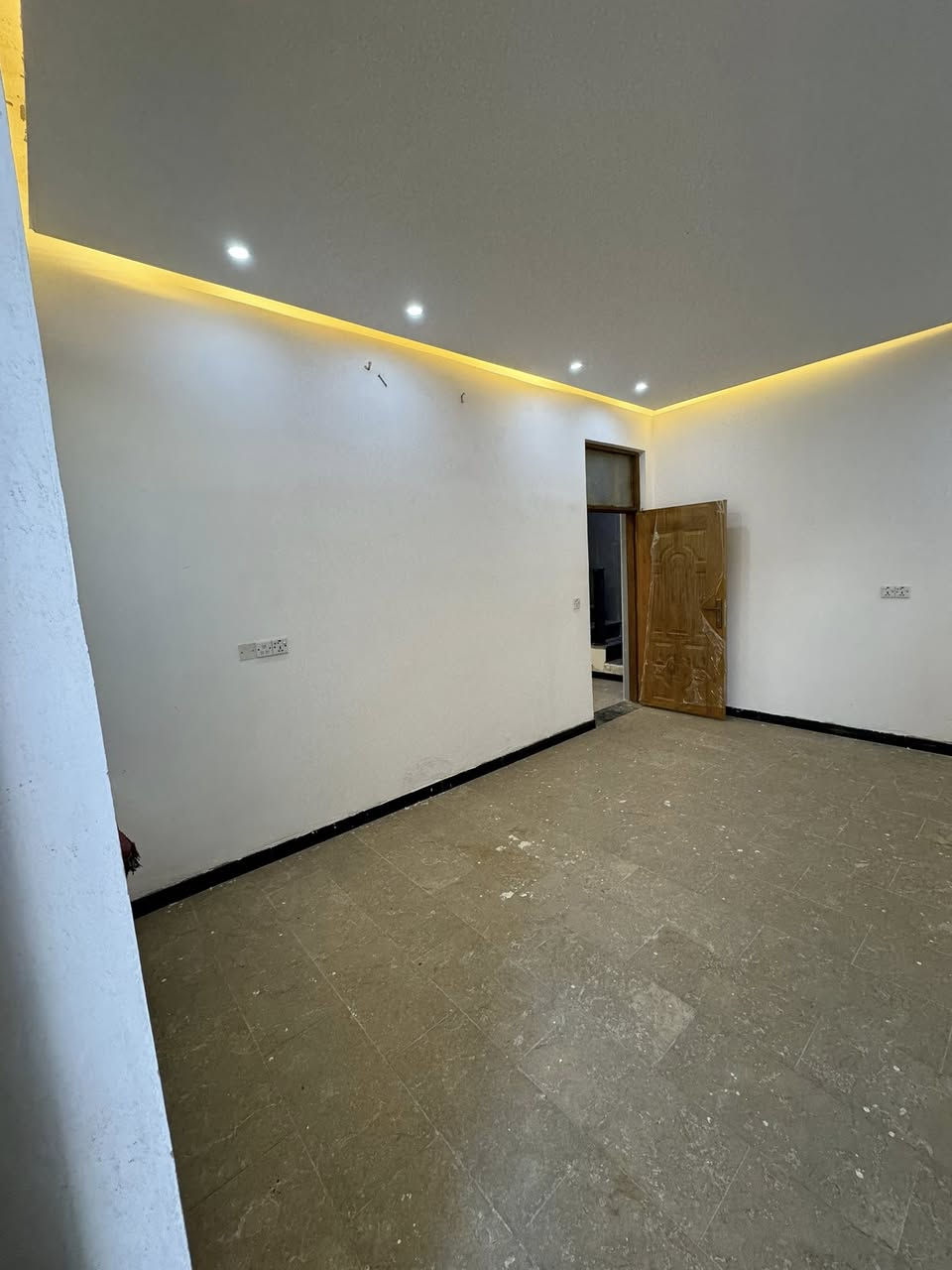 مشتملات تون ركن مع تشجير تجاري سكن لبيع في حي البنوك
المساحة 64م. التك الواحد بناء فول درجة اولى 

الواجهة 8

نزال 8

مدخلين صاله +مطبخ وخدمات طابق ثاني غرفتين نوم سويت  وبيتونه وسطح  

للاستفسار حيدر العادلي 

***********
