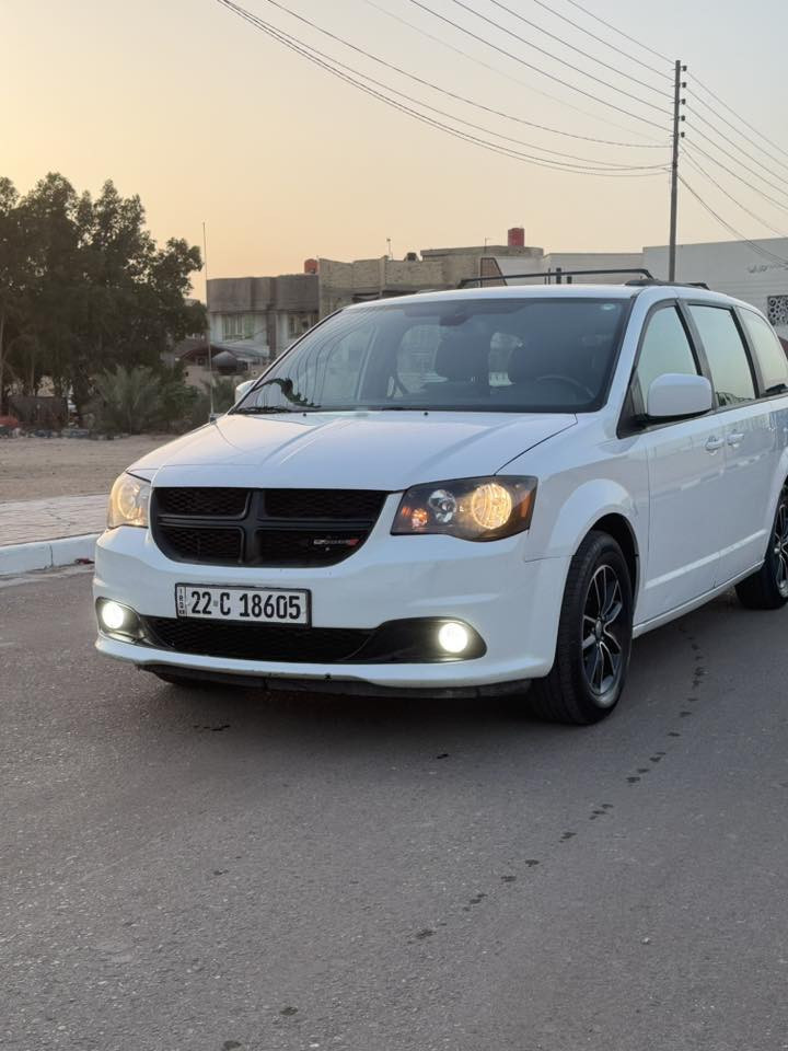 دوج كرفان مديل 18وارد امريكي 
فائت السياره GT
ضرر السياره (قطعتين فقط)
مواصفات السياره 
-تحكمات ستيرن فول 
-كشنات كهرباء 
-كشنات بلع 
-كشنات هيتر 
-هيتر مري 
-هيتر ستيرن 
-مثبت سرعه
-بيبان كهرباء 
-3قطع تبريد 
-حصان وسطي 
-3شاشات عرض 
-كشنات جلد
-برد جام بلادي 
-ويل كاب بلادي 
-جنطه كهرباء 
سعر السياره 175وبيه مجال رقم السياره اربيل باسمي سنويه وهزه جديده 
للتواصل ***********
