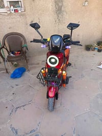 دراجه شحن للبيع  5 بطاريات  4 واكفات  وحده تشتغل   سعر 600 وبيها مجال ...