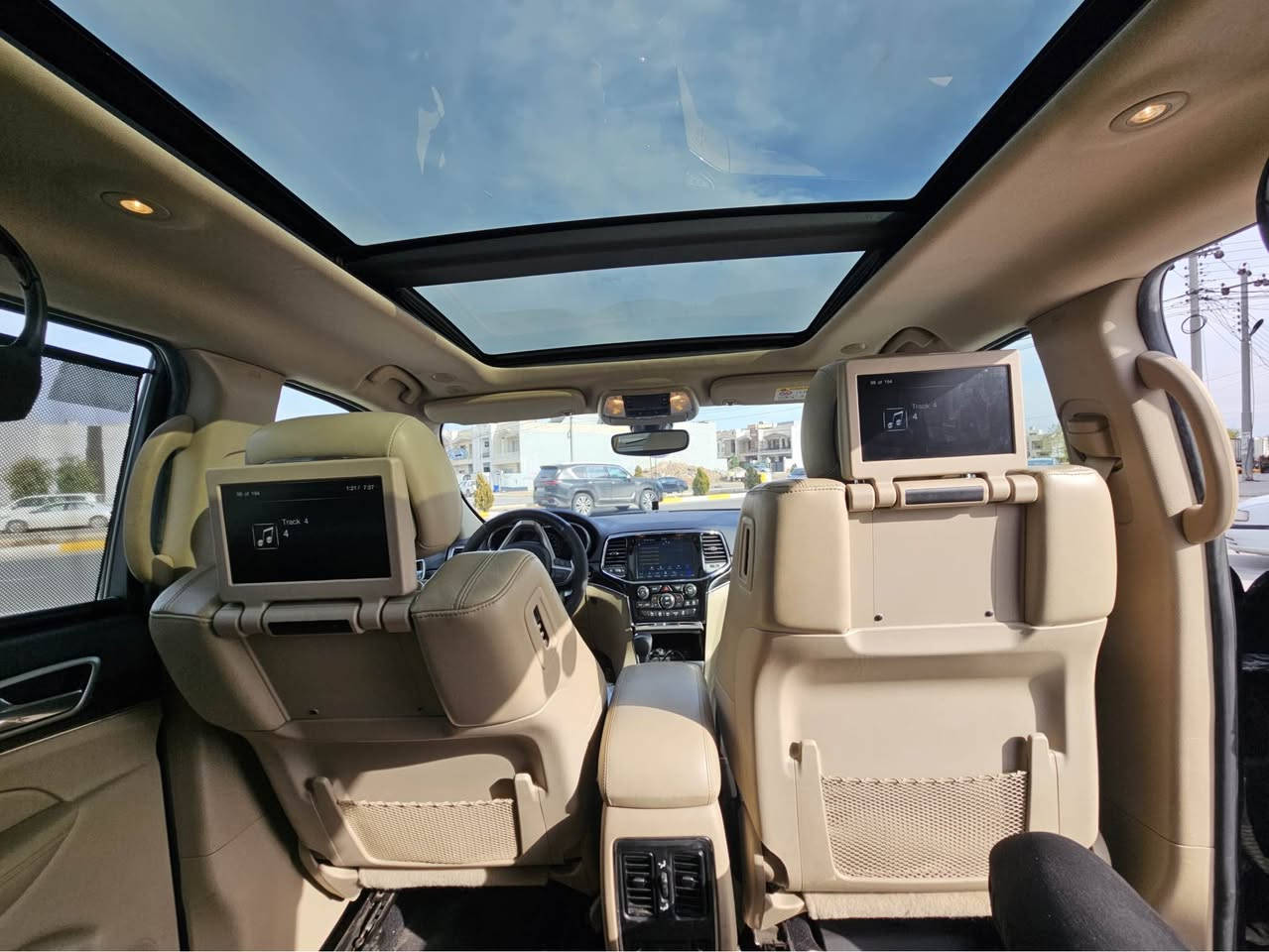 جێب گراند شیرۆکی لمتد پلەس ٢٠١٩ 
 مواسەفات خالیجی 
کلینە بێ سبوغ
تەنیا ٣٩ هەزار ڕۆشتوە
تەنها بستەک تەعدیلی هەیە لە سندوقی
بێ قەپ و قۆپ 
فول فول مواسەفاتە 
پانۆراما
٣ شاشە 
دەبل ئەکسل
ڕاداری لایەکان
ڕاداره پشتەوە و ئۆتۆ ستۆپ
کوشن سارد و گەرم و خەزن 
بەسمە و شەغال
٥ مۆدێ لێخورین 
ئیمپریفایەر 
ناو زەرد 
کۆمەلێک مواسەفاتی تر 
هەموو گیانی بەشەرتە 
سەنەوی نوێیە تا ٢٠٢٩ و بەناو خۆمانە
سعر:-305$
ژ.م:-*********** أربيل, العراق
