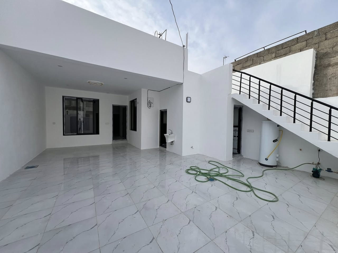 💥💥#نرخی گونجاو || #سعر رخیص
🏦#خانووی تاپۆ   ئەوەی بیكڕی لۆ كرێش350 هەزار دەكات || بۆفرۆشتن 
🌍#شوێن || هەولێر || گەڕەکی باداوه   ||  نزیکە لە  شەقامی100  

🧱#ڕووبەری|| 165 متر    
🗄#پێک هاتوەلە|| 2  ژوور نوم  و  1 مطبخ و  1حمام  و بيتونة  
💰#نـــرخ  || 
📠#بۆ پەیوەندی کردن
📴فایبر واتساب***********
📴فایبر واتساب***********
ــــــــــــــــــــــــــــــــــــــــــــــــــــــــــــــــــــــ
🏦#بيت  طابو صرف اتجاە قبلە طابقين ای واحد اشتري هذا بیت ایجار مالها 350 الف دینار  || للبیع
 🌍#الموقع ||  اربیل|| حي باداوه || قریب شارع100
🧱#المساحة || 165 م  

🗄#یتکون بیت ||  2 غرفة نوم  و 1 مطبخ  و 1 حمام+    
💰#الســعر ||    5  ده فته ر و 90 وةرقة و معاملة 
📠#للاستفسار اتصلوا ........
📴فایبر واتساب ***********
📴فایبر واتساب***********

📞للتواصل
📸 السعر والصورة متوفرة على قناتنا الرسمية في التليكرام 👇
🔗 https://t.me/bashdarsleman445
تابعنا الان وشوف احدث العقارات يوميا ع الصفحه الرسميه في فيسبوك
🔗https://www.facebook.com/share/1HPVCGBVGS/?mibextid=wwXIfr

📞 تواصل مباشر واتساب أو اتصال:
📱 ***********
📱 ***********

#عقارات_اربيل #شقق_للبيع_اربيل #بيو_لبيع_اربيل  #فلل_للبيع_اربيل #مجمعات_سكنية_اربيل
 #عقارات_كردستان  
#استثمار_عقاري_اربيل #عقارات_بغداد_سليمانية_اربيل  #عقارات_شمال_العراق  

⬅️ الأسعار والصور داخل القناة… لا تفوّت الفرصة

تابعنا الان وشوف احدث العقارات يوميا 🏘️
https://t.me/bashdarsleman445
