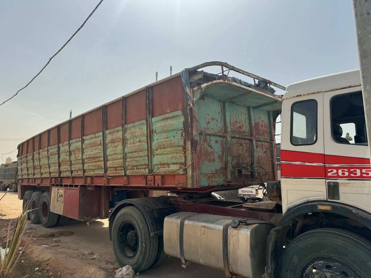 للبيع راس تريله 75محرك28كير11 السعر ١٢٥وبيهارمجال مكان نجف ***********ملاحضه(راس وعربانه ب١٢٥)
