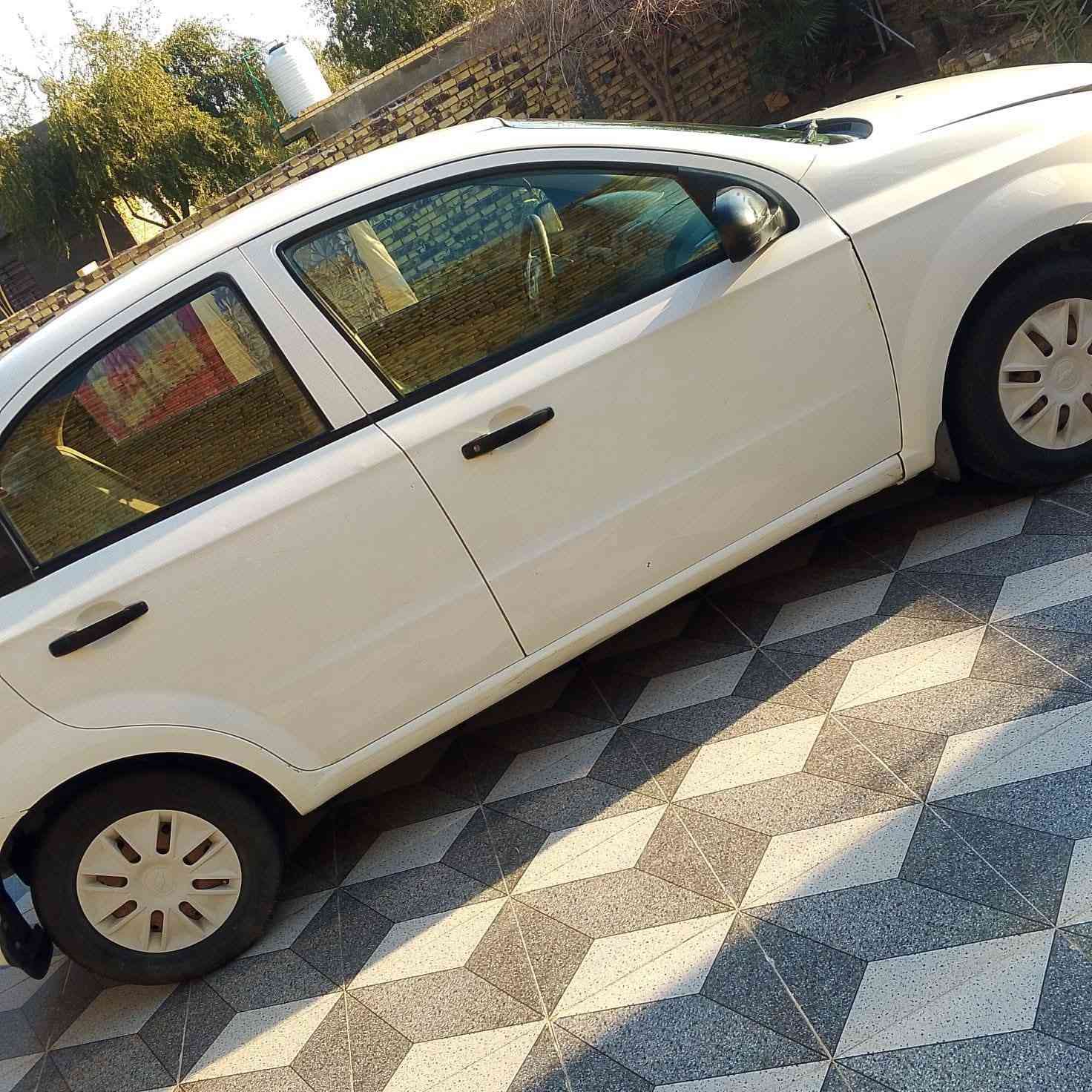 افيو 2011 بيها جاملغ السايق
خليجي اي عطل مابيها 
تخم تاير 
حدادية جديدة 
كير مكينة مكفولات 
سيارة بسم صديقي 
مكلف بل نشر 
سعر ٤٠ ورقة  وبيها مجال
***********
