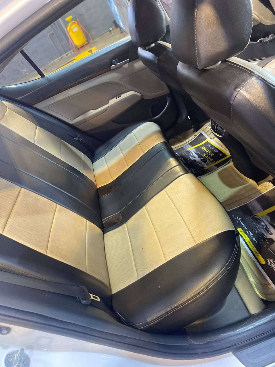 السلام عليكم
النترا سوبر  للبيع موديل 2019        رقم بغداد
مواصفات فول واحد على واحد
فتحه وبصمه  مدوشمه
ويل كب موجود جديد
السياره ماشيه ١٧٠ الف
بيه بارد بالهلال مال الجاملوغ
والطارف مال البنيد فقط بارد
السعر 145 بيه حك الجيه فقط
***********
***********
بيع فقط
