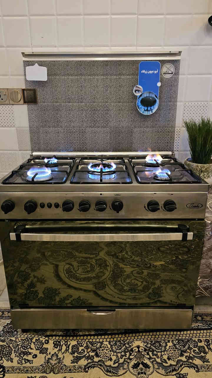 طباخ للبيع أستعمال قليل شغال من العيون والفرن والتوقيت 
السعر  300  
المكان كربلاء .. أستفسار عل الرقم التالي ***********
