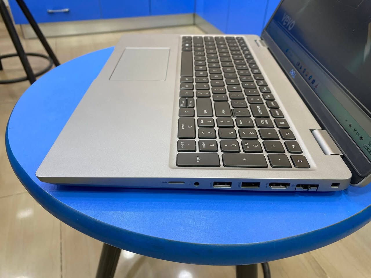 بنقدملك لابتوب DELL Precision 3561 أداء احترافي بلا حدود من الجيل الحادي عشر  🚀 وبضمان سنة 💯

✅ مواصفات الجهاز:

🔹 المعالج: Intel Core i7-11850H — قوة معالجة فورية وسرعة تنفيذ عالية

🔹الرامات : 16 GB DDR4 — لتشغيل التطبيقات الثقيلة بدون تأخير

🔹 الهارد: 512 GB SSD — مساحة واسعة وسرعة تحميل رائعة

🔹 كارت الشاشة: NVIDIA Quadro T600 4GB — مثالي لتصميمات الجرافيك والعمل الهندسي باحتراف

🔹 الشاشة: 15.6 بوصة — حجم مناسب للشغل والترفيه

📌 الجهاز مثالي لـ:

✅مصممين الجرافيك والـ CAD

✅مهندسين البرمجيات والـ 3D

✅البرامج الهندسيه والالعاب
ـــــــــــــــــــــــــــــــــــــــــــــــــــ
 📲 للحجز والإستفسار تواصل معنا عبر الخاص او واتساب علي الرقم 01024538916
او اضغط على لينك الواتساب مباشرة لسرعة التواصل 👇https://wa.me/201024538916


**إذا كنت صاحب هذا الإعلان وتريد حذفه لأي سبب، رجاءا أرسل رسالة إلى الدعم الفني**
