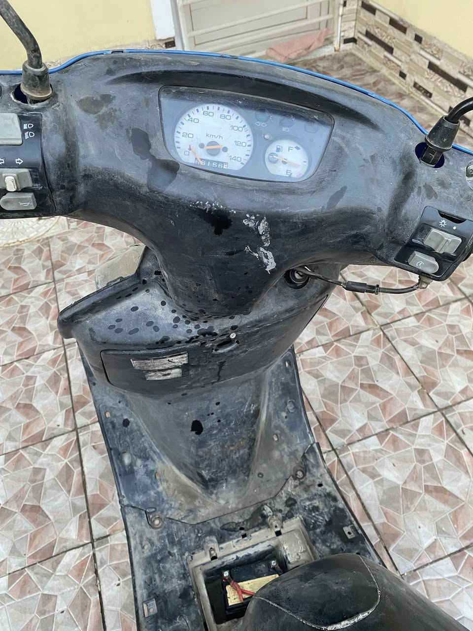 فراشه نثيه كلشي شغال مكينه ناعمه تجفيت جديد كهربائيات كله شغاله نقص باتري وصالنصه مزروفه ووجه سعره 250 مكاني محموديه ***********
