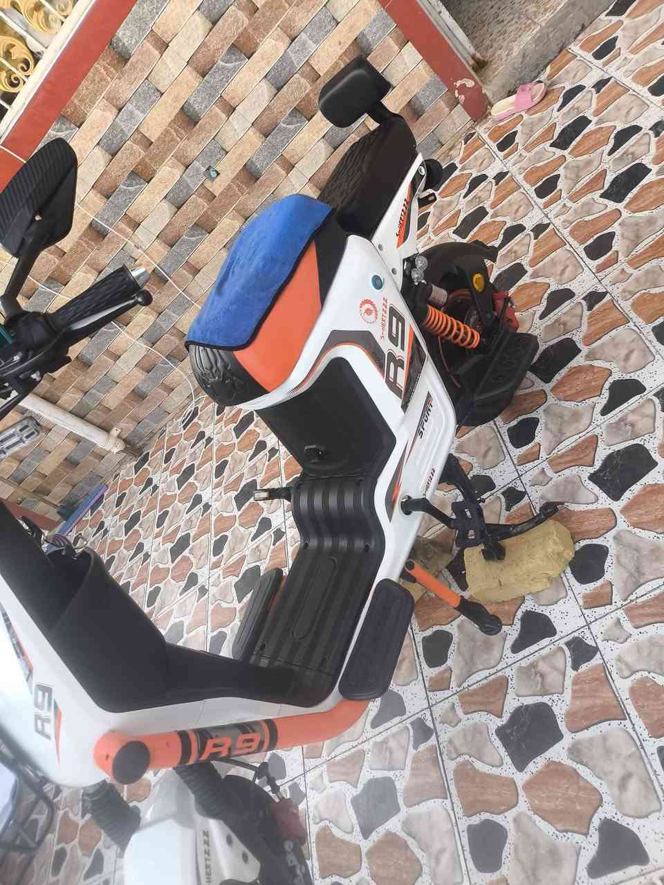 سلام عليكم ورحمه الله وبركاته دراجه ار 9 جديده كارتون مطلعه من معرض التميمي صارله شهر عندي فول مواصفات بك رجوع دبل اشاره اربع نمر بصمه تشغيل عن بعد كارتين وبصمتين و سويجين كلوب عالي وناصي دراجه واحد علئ واحد سعره 625 مكاني بابل دبله قرب مركز الشرطه رقم الهاتف ***********
