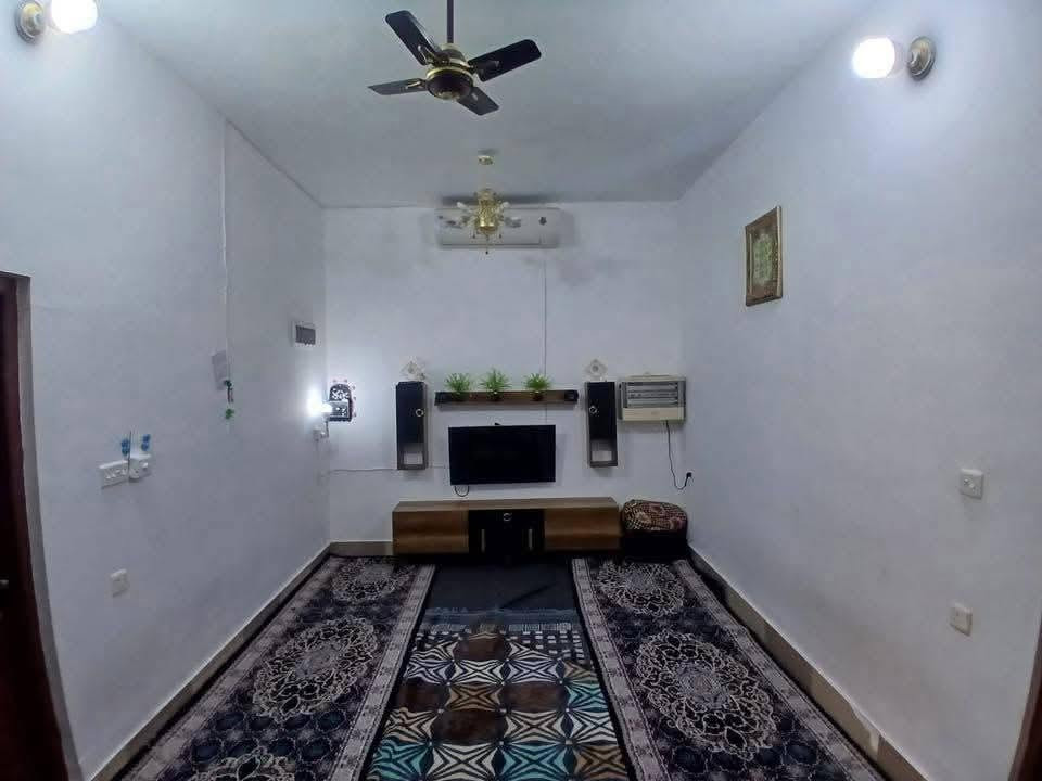 🏠 ✨دار للبيع في خانقين - حي بختياري
الموقع: بختياري - فرع أسواق المندلاوي.
المساحة: 200 متر.

تفاصيل الدار:
✨◀️ غرفتين نوم + صالة + مطبخ + استقبال

✨◀️حديقة داخلية وخارجية.

✨◀️ بئر ماء خاص.

✨◀️ كراج مسقف (سقيفة كيس بان).

✨◀️السطح نظيف جداً والبيت جاهز للسكن.

السعر 40 و بيها مجال 

📞 [ ‭***********‬] ‭✨✨✨
