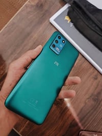 زد تي اي V30 • ١٢٨ جيجا • بطارية ٥٠٠٠