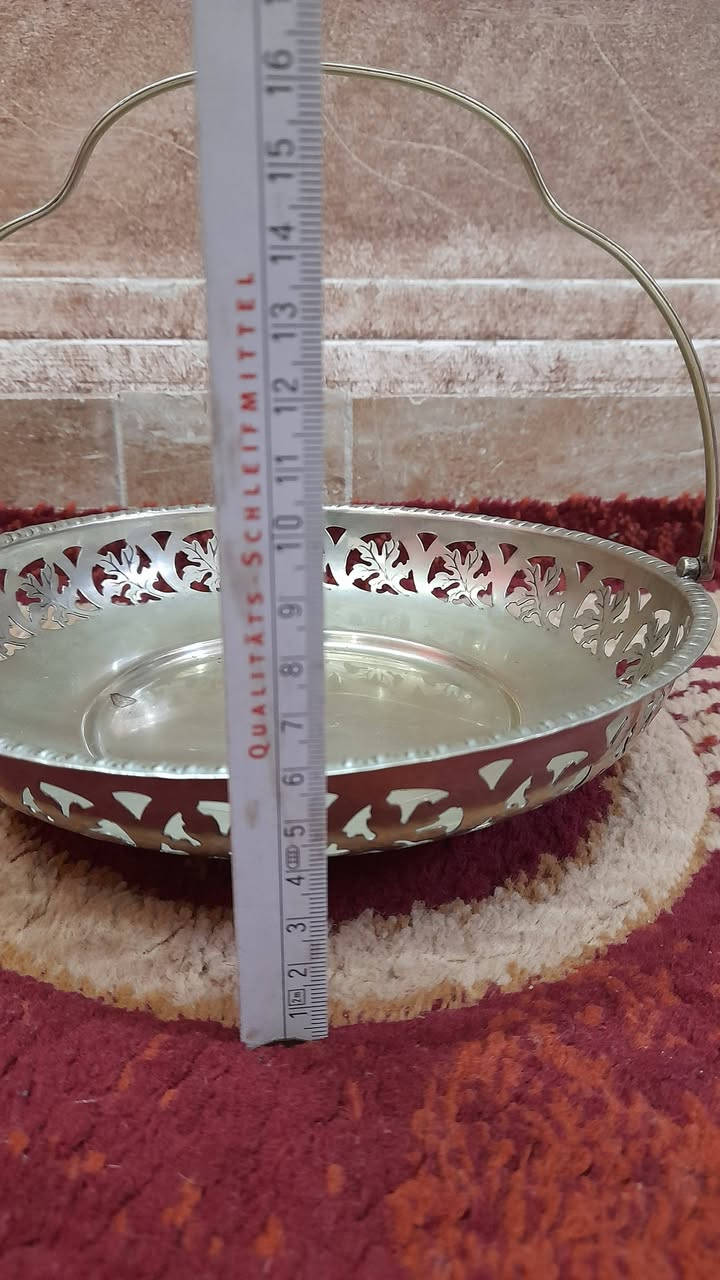 محلايه نحاس مطلي فضه. 
السعر ١٠ دنانير واصل لباب بيتك. 
للتواصل على رسائل الصفحة


**إذا كنت صاحب هذا الإعلان وتريد حذفه لأي سبب، رجاءا أرسل رسالة إلى الدعم الفني**