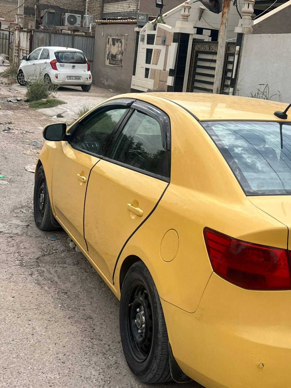 السلام. عليكم
فورتي 2013 وارد امريكي رقم بغداد دولي باسمي
مكينه 2000 دوش مكفول كير مكفول
 تبريد ثلج داخل جديد 
حادثها شبر خشم البنيد وبارد بسيط 
السعر 85 وبيها مجال
المكان بغداد الامين الثانيه 
***********
