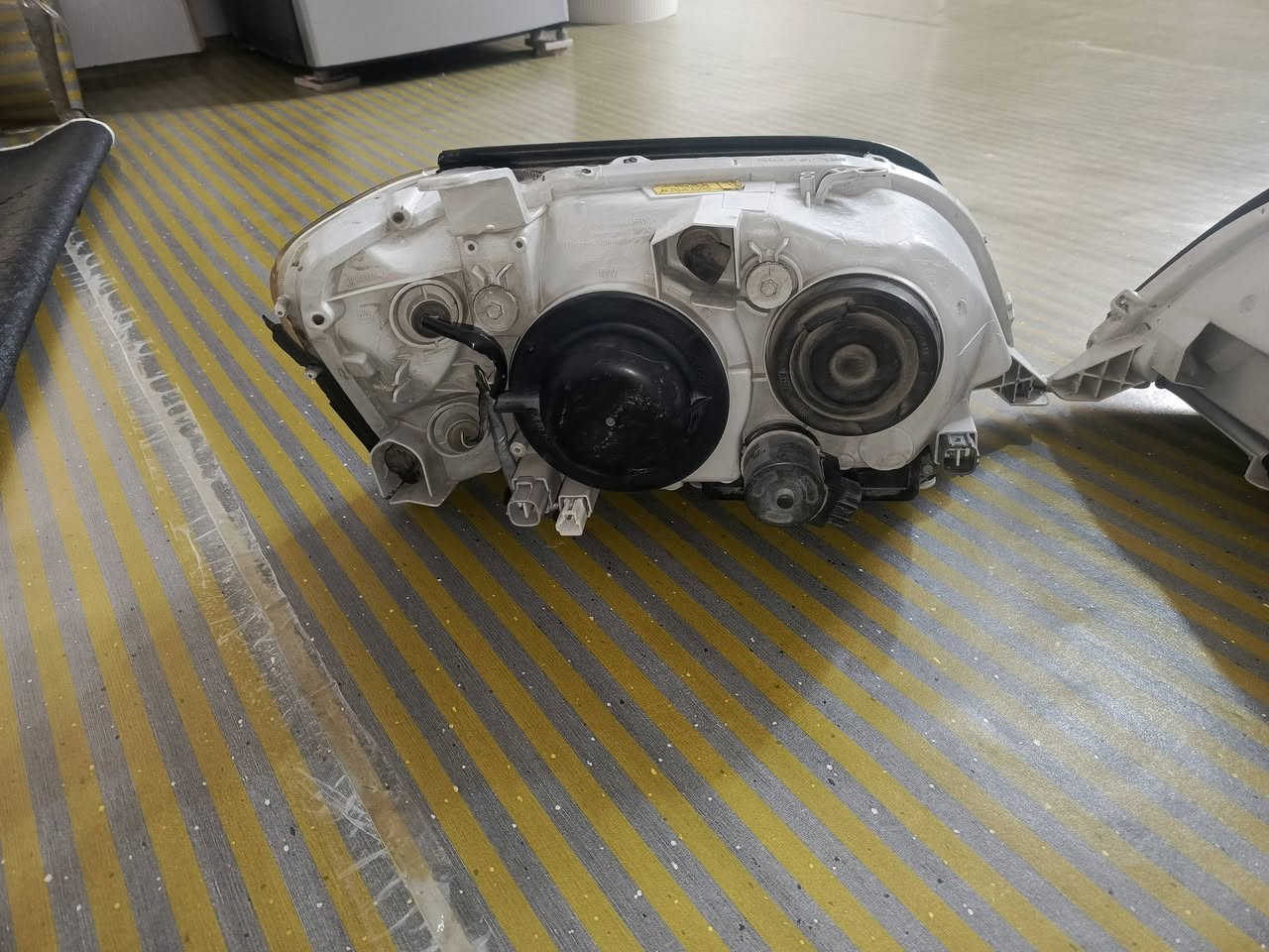 السلام عليكم لايتات ملكة اكرستال جاهزات لاكسر لاقطع فيشة فقط بيه ليطة طاكة ومسويلة وحدة كلوباتهن كلهن جاهزات وشغالات السعر ١٦٠ وبيهن مجال 
العنوان البصرة القرنة ***********
