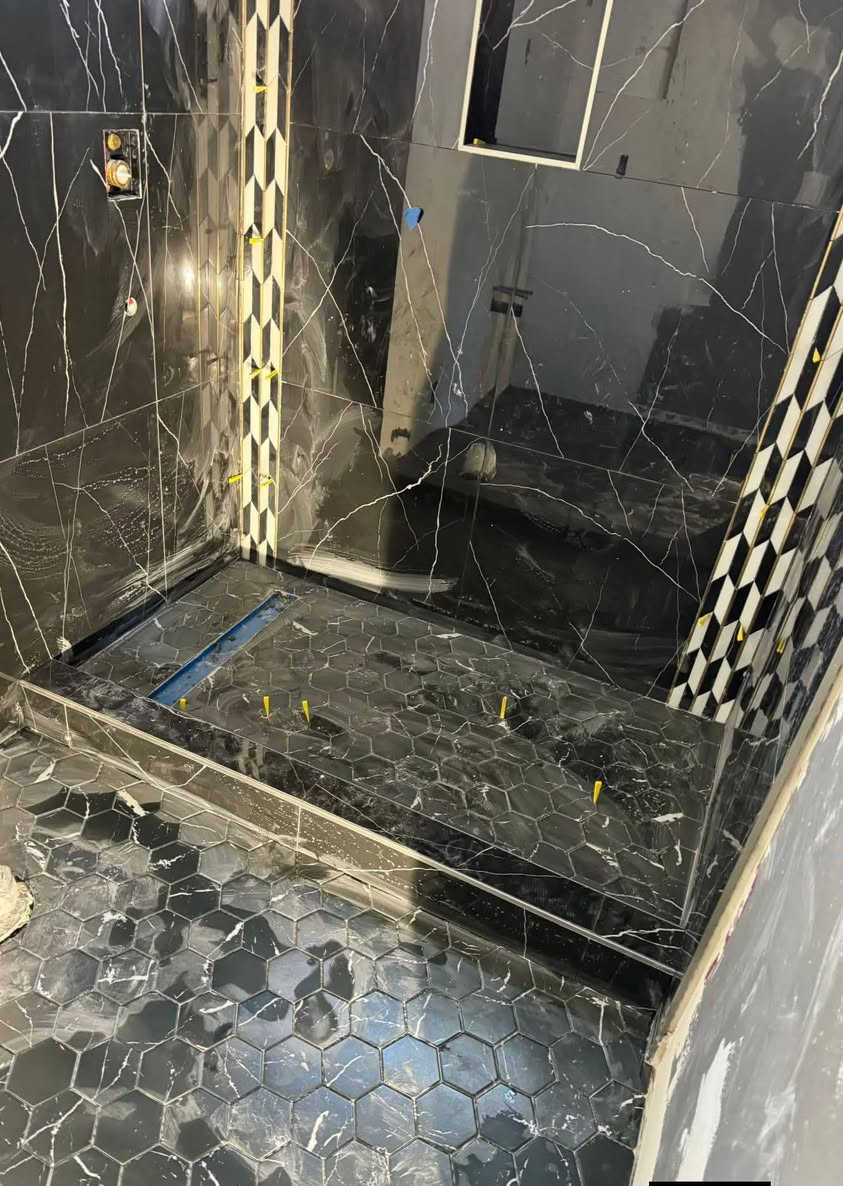 خلفة سيراميك جدران ارضيه كاشي مرمر درج بايات شغل درجه اولى تسليم هندسي بغداد فقط🤳***********
