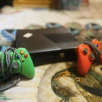 اكس بوكس 360 • ١٠٠+ لعبة • موصل ايمن