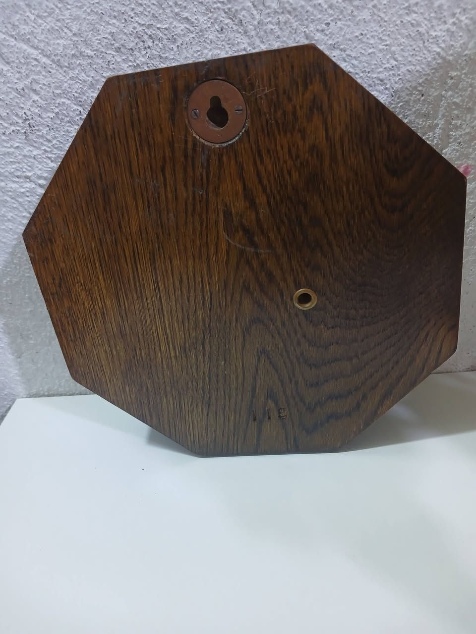 بارومتر أنيرويد (لازئبقي) قديم جدا وزن ثقيل  من إنتاج شركة كوميتي أوف لندن (Comitti of London) مصنوع في إنجلترا.
السعر 25 الف 
متوفر توصيل لكل المحافظات 5الاف


**إذا كنت صاحب هذا الإعلان وتريد حذفه لأي سبب، رجاءا أرسل رسالة إلى الدعم الفني**