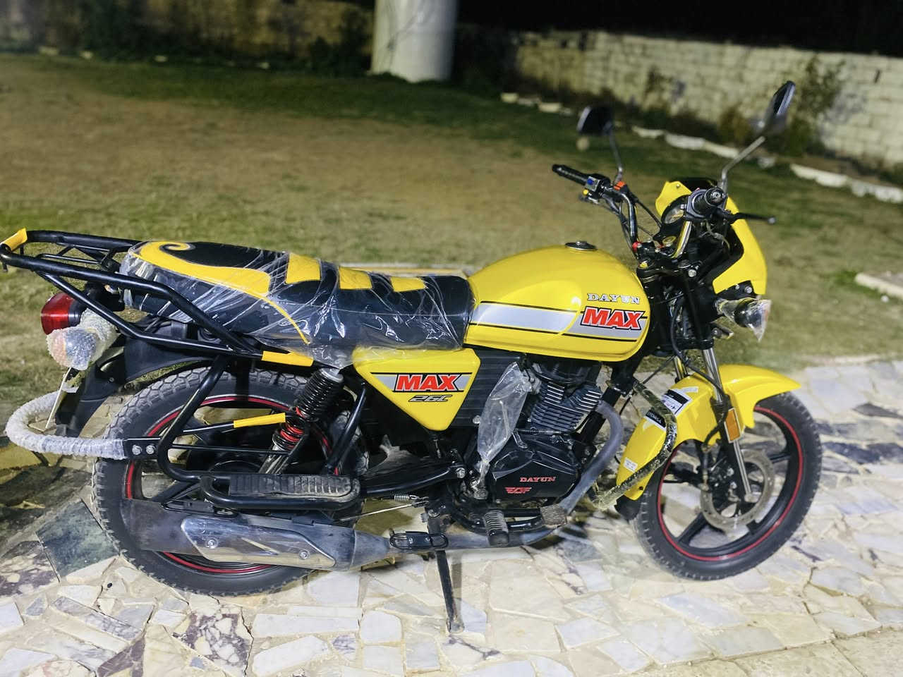 السلام عليكم دراجه دايوان. أوراق. موديل ٢٢.  مكفوله كفاله عامه ***********
