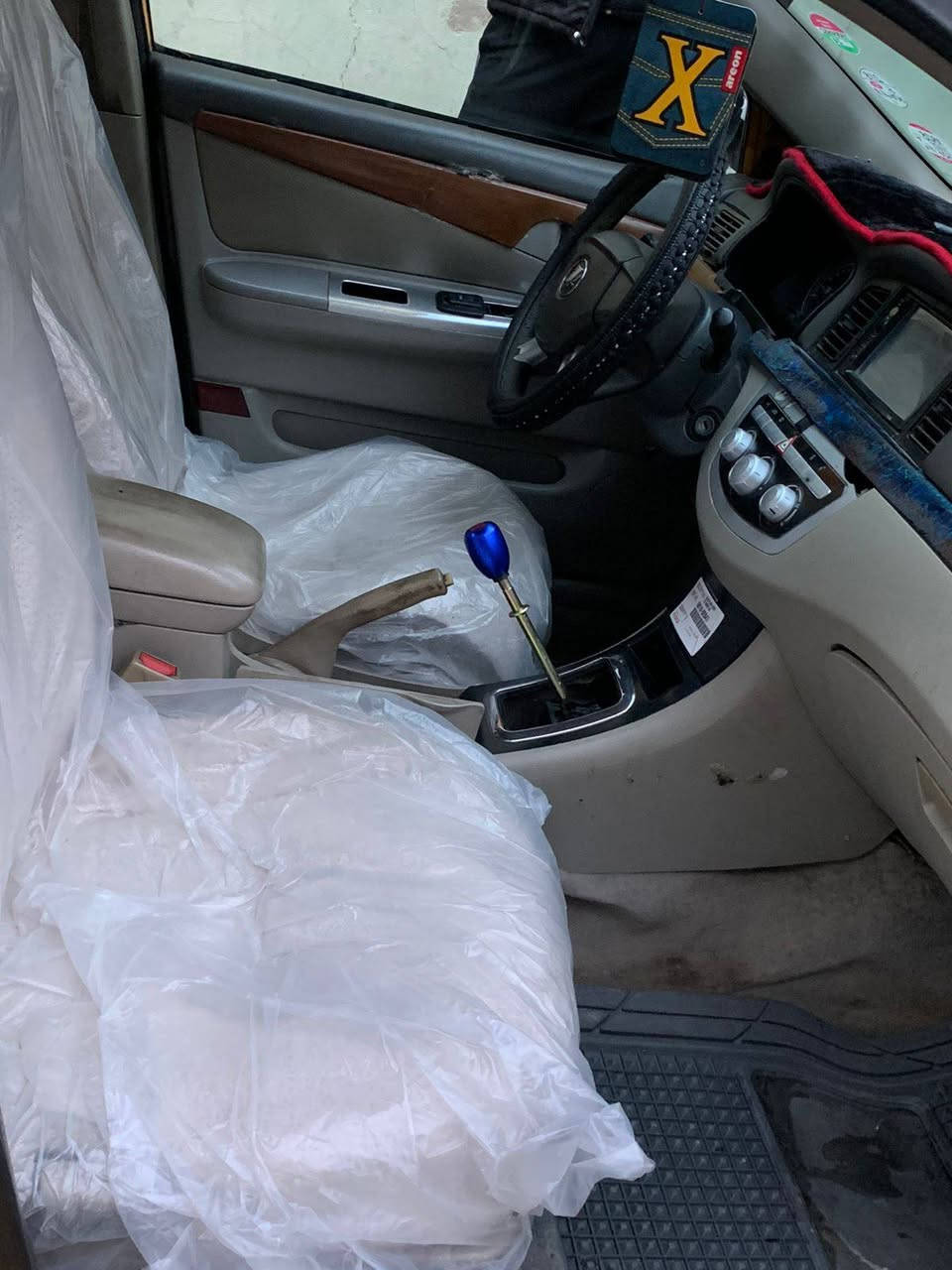 ليفان 620 موديل 13 شرط بدون صبغ ولا تعديل ولا تبديل ولا معجون ولا خياسات بس كيرها يحتاج تصليح أو تبديل حسب التريده لان نمره رابعه من انطي ما ترجع محرك كورلا حجم 16سنويه ساقطه من 2017عليها غرامه 260 الف  وتحتاج BCM عاطل أو يتصلح + بطاين مال باب تحتاج كبس راعيها الشرعي بحي العسكري مكانها حزيران 
سعرها من الاخير قفل 29 اقل من هاذ ما انزل 
***********
