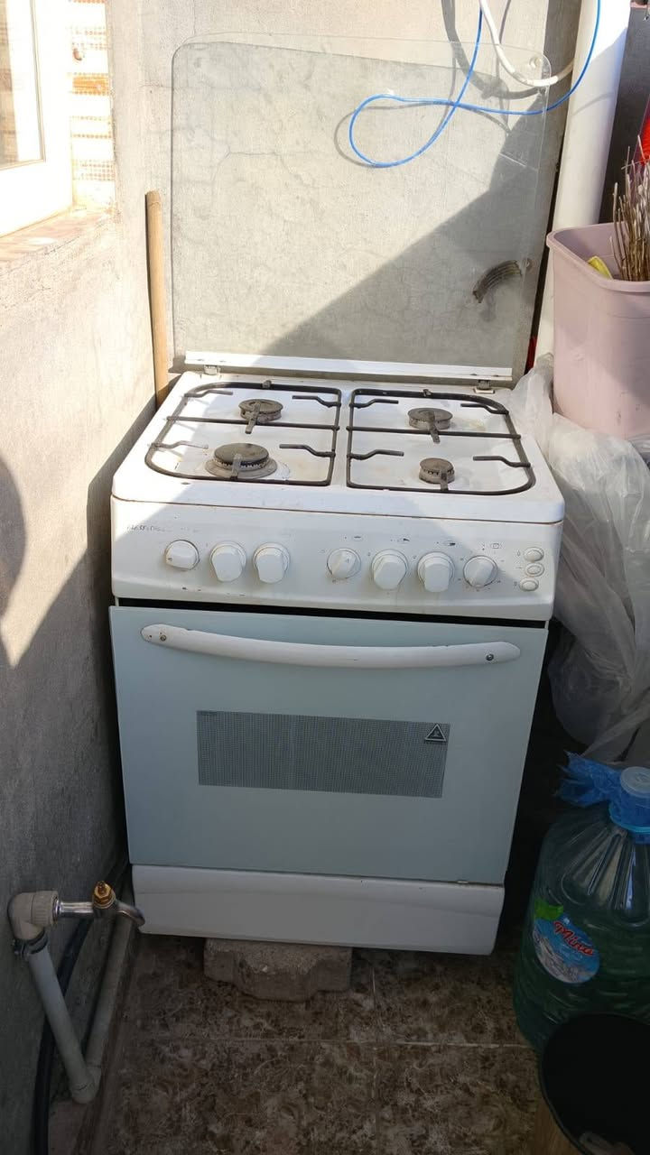 طباخ شرط وميز ويا ربع كراسي الطباخ 60وبي مجال الميز 40 وبي مجال ***********
