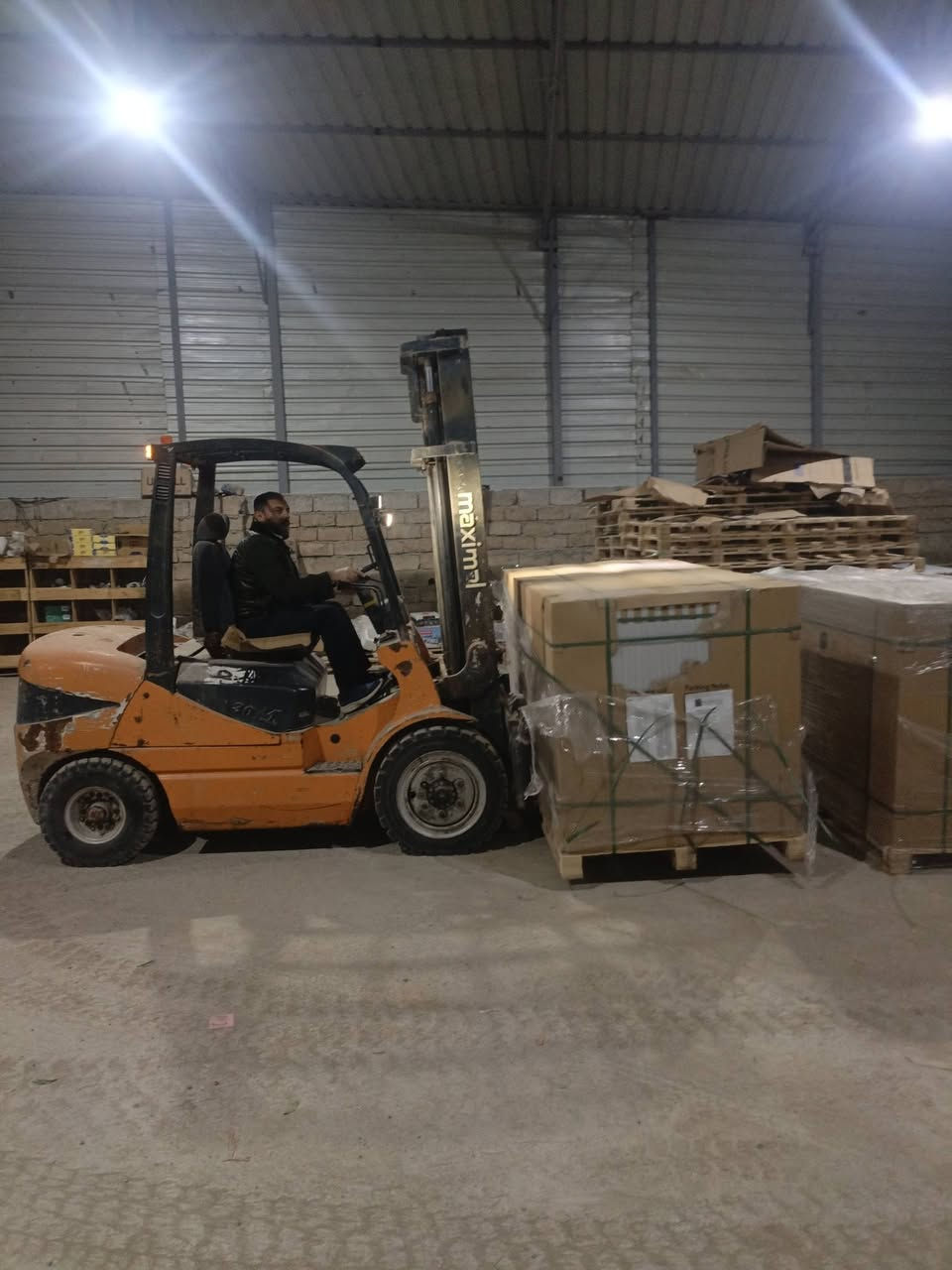 🚨🚨وصلت الشحنة الجديدة إلى مخازن شركة الواثق للطاقة الشمسية!🚨🚨

نعلن عن توفر:
 • ألواح شمسية نوع #فلادلفيا حجم – (600 )واط | كفاءة عالية وتقنية متطورة
 

ويسرّنا إعلامكم بأننا مستعدون لتجهيز وتنفيذ منظومات الطاقة الشمسية بالكامل، من خلال كوادر فنية متميزة وبأعلى سرعة ودقة في الإنجاز.

وتسهيلاً عليكم، أصبح بإمكانكم حجز منظومتكم بنظام الأقساط الميسّرة عبر بطاقة الماستر كارد، بالتعاون مع مصرف الرافدين!

شركة الواثق… طاقتك من الشمس، وثقتك منّا
للاستفسار والتفاصيل، تواصل معنا مباشرة
او عبر الهاتف : 
حمد الجاسم: ***********
