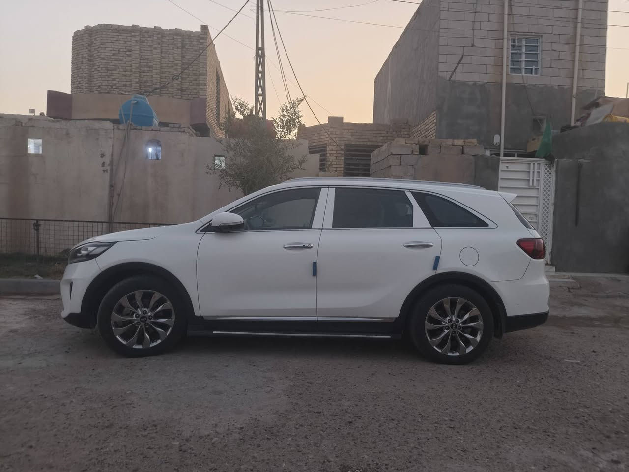 السلام عليكم سياره للبيع سورنتو2018شكل 20رقم بغداد تحويل مباشر فول مواصفات بانوراما سايد بريك بصمه دوسات بلاديه بيها بارد قليل وصبغ كد شبر بل بنيد والباقي مكفول محرك6سلندر 7راكب السعر بـ205وبيها مجال العنوان ميسان كميت رقم الاتصال***********
