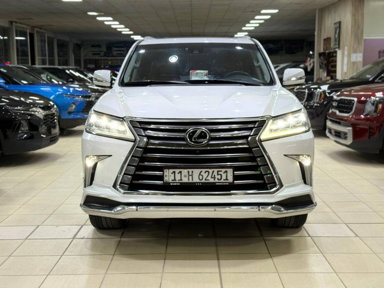 للبيع اللبيع 
لكزس LX570 (2017) 
الموديل : سبورت بلس
 رقم بغدادبسمي
السيارة جديدة ونظيفة وبعدها بالجيس كفاله 
 بصماته اثنين + كارت ضمان

 داخلية أحمر مميز ومرغوب
 كشنات جلد كهرباء مع تدفئة وتبريد
 كشنات خلفية كهرباء + جنطة كهرباء
 حساسات أمامية وخلفية + سلايت
تشغيل عن بعد + 5 كاميرات + جكات
 ستيرن كهرباء + تحكم ستيرن
 مرايات كهرباء مع قلاب عند الرجوع
شاشات بالكشنات + شاشة أمامية
 كشنات خزن ميموري + أنظمة قيادة
 ثلاجة + شاحن لاسلكي + منافذ USB
 رادارات أمامية وخلفية وجانبية
تحديد مسار + دفع رباعي 4x4
 محرك V8 سعة 5.7 لتر )
السعر: 680
مكان تواجد السيارة: النجف 
رقم صاحب السيارة: ***********
