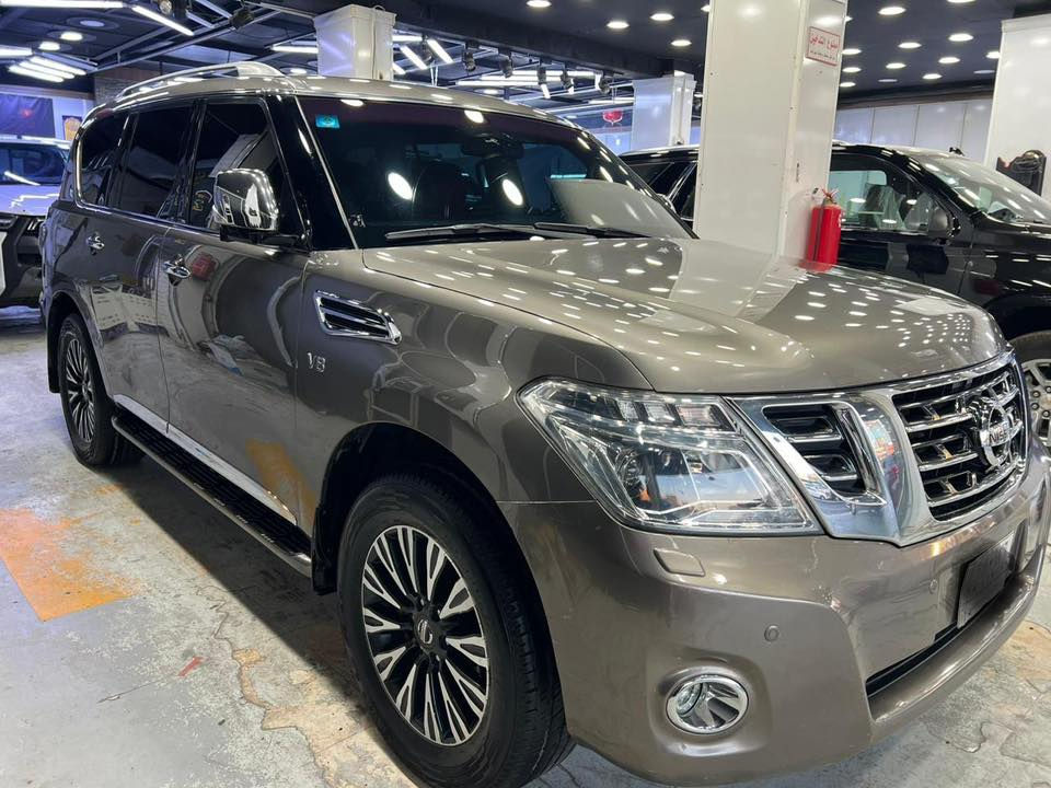 السلام عليكم 
للبيع نيسان باترول خليجيه 2016 بلاتينيوم فول مواصفات معروفه البلاتينيوم اعلى فئة بالباترول ماشيه 150 الف كيلو رقم بغداد باسمي تحويل ثاني يوم  السعر 30 الف دولار يعني 300 ورقه وبيها مجال للشراي 
بيها جاملغ جهة اليسرى صبغ اثر شخوط 
تخم تاير جديد 
للاستفسار الاتصال *********** بي وات ساب 
علما السيارة متواجده في السيديه
