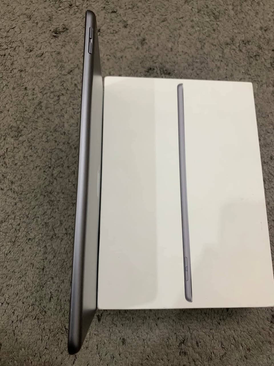 السلام عليكم
للبيع ايباد 9 ذاكره 64 
كامل. ملحقات. 
مكفول من كل عطل او صيانه 
 السعر 225 نهايته
مكاني كربلاء ملحق الفارس 
بيع او مرارس +اشتري. جميع الجهزه المستخدمه
تواصل خاص. او اتصال

***********
