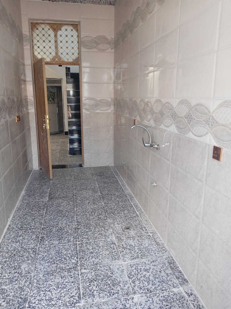 مشتمل للبيع مطلوب اسكان
العنوان : طويريج _ ام الهوى _ شارع الباشا خلف مدرسة الزكي _ قرب المنتزه
المساحة ١٠٠ متر
واجه ٥ متر نزال ٢٠ متر
يحتوي على
غرفة نوم _ صالة _ استقبال _ مطبخ وصحيات
جاهز من كل شيء بدون اي نقص بناء حديث
السعر ٨٨ مليون
مطلوب إسكان ٤٣ مليون
يعني مقدمة ٤٥ مليون والباقي أقساط للإسكان
تتوفر كافة الخدمات
ماء مجاري كهرباء تبليط مدارس منتزه
اخوان لازم عندك كفيل للإسكان 
للتواصل على الرقم
***********
