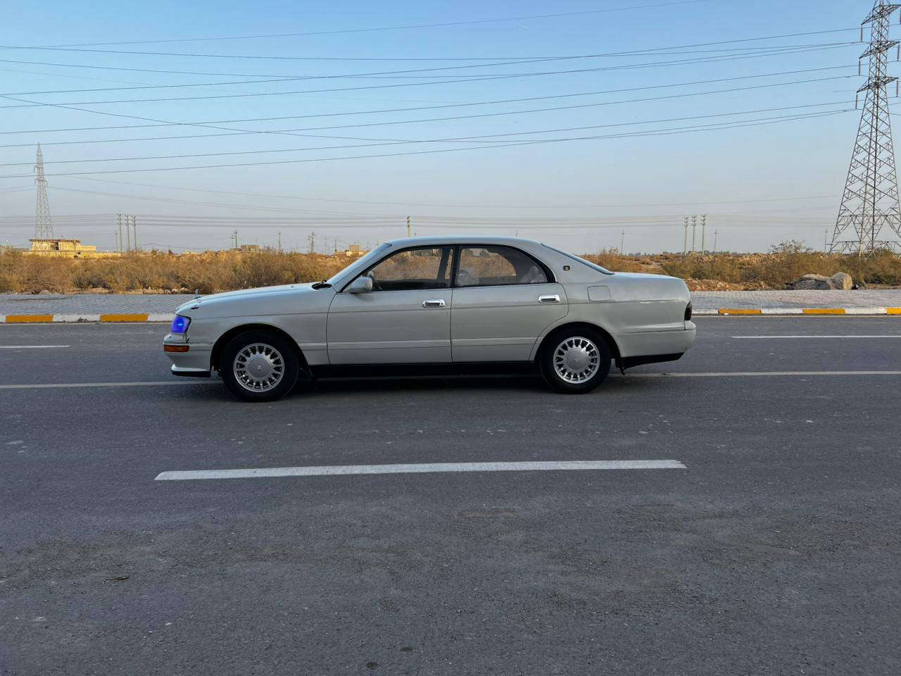 السلام عليكم اخوان 🤍
تيوتا كراون بطه موديل 1992 
رقم انبار إنكليزي سنويه لغايه 2030 باسمنه تحويل مباشر ثاني يوم مكفوله من الكص والكلبه والنقل جثه والعيب الشرعي 
مصبوغه علم للجماليه مكينه وكير خير من الله جدد حداديه امامي خلفي جديد 
دواخله نضيفه كهربائيات شغاله تخم تاير وتخم ويل نيكل جديد السياره جديده وجاهزه تراي وين ما يعجبك 
العنوان واسط قضاء بدره 
السعر 48وبيه مجال 
رقم الهاتف ‭0781 664 2046
