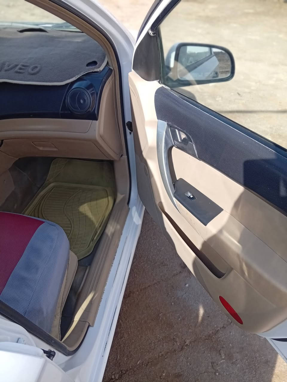 يالله السلام عليكم سياره افيو 2011 خليجي للبيع السياره جاهزه تخم تاير وتبريد وتدفئه وكهربائيات كله شغاله بيه دحجه  بسيطه بجاملغ الخلفي والجاملغين الاماميات مبدلات
السياره بسمي ورقم انگليزي ذي قار السعر 60 وبيه مجال  مكاني ذي قار  الغراف رقم الهاتف ***********
