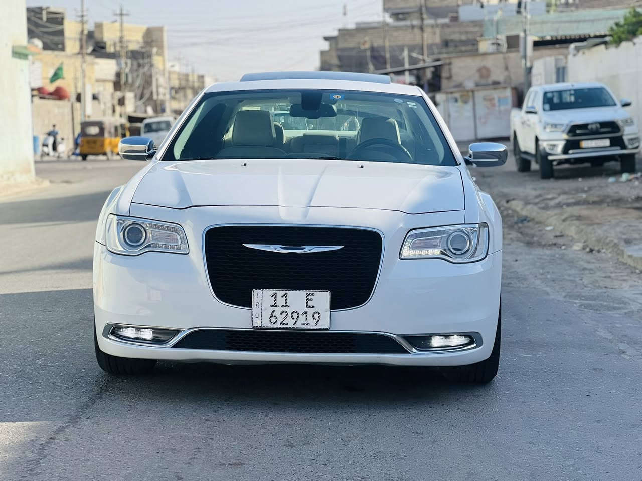 سلام عليكم 
اوباما كرايسلر دخول جديد كتاب ظباط مرقم كامل بغداد بسمي
 ماشيه 84 ميل
موديل 2016
ماشيه 
الحادث السونار منشور بيه كلير 
مواصفات 300c
بانوراما 
كشنات ابيض ملكي تدفئه تبريد
برده خلفيه 
ستيرن كهرباء 
كشنات كهرباء 
تدفئة بلستيرن
ويل مكسيكي بلادي 
خزن ميموري 
كروم
وبيه هواي مواصفات ما مذكوره 
مكان السياره بغداد مدينة الصدر 
***********
