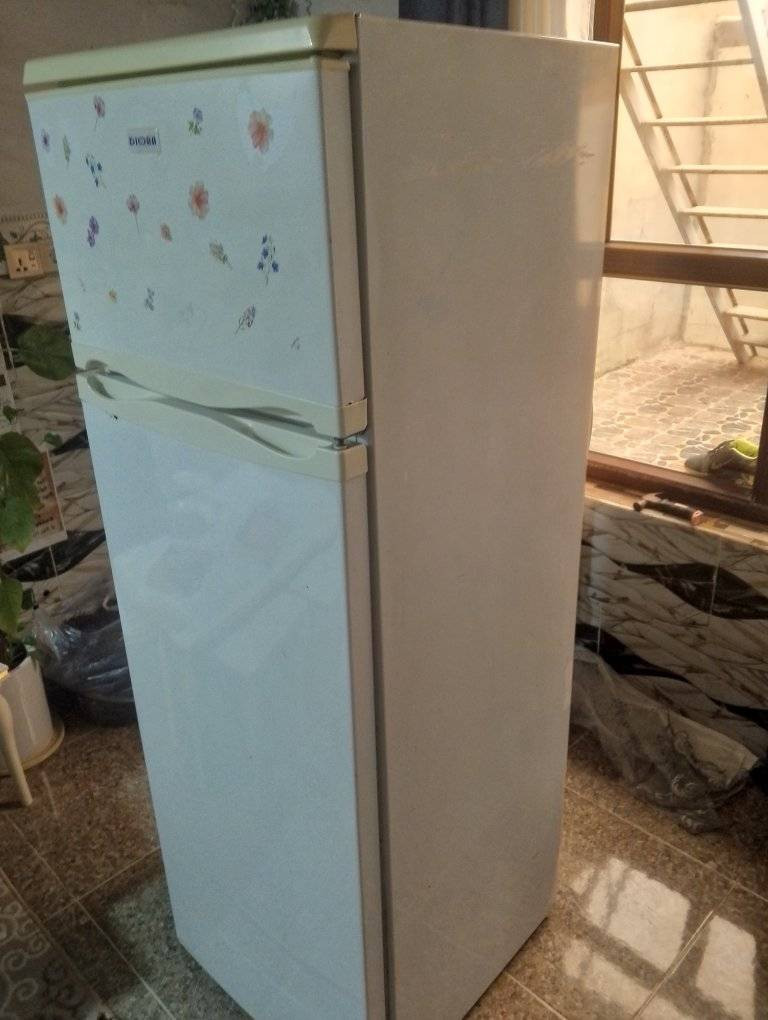 مكلف بالنشر 
ثلاجة مستعملة شغالة مابيها عيب فقط الباب هو ينسد بس يريد شوية تصليح ..
السعر 150 وبيها مجال


**إذا كنت صاحب هذا الإعلان وتريد حذفه لأي سبب، رجاءا أرسل رسالة إلى الدعم الفني**