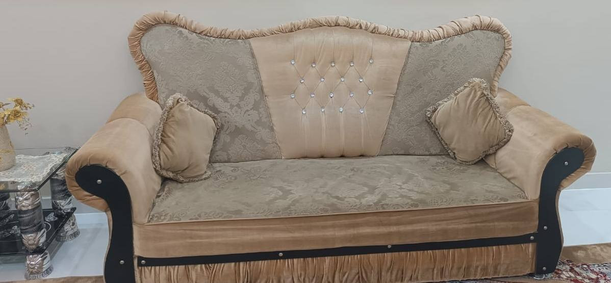 طخم قنفات 2 ثلاثيه و1 ثنائيه و2 كراسي مع طبلات زجاجيه عدد 4 جانبيه و1وسطيه
الراغب بالشراء الاتصال عل ***********
